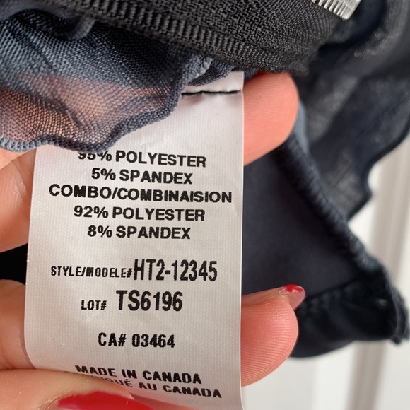 NWT RICKI’S Ruffled Blouse - Picture 6 of 6